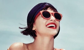 Ngời sắc cùng sóng biển