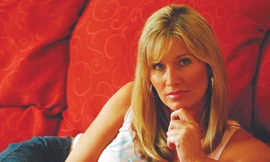 Giggs lập hat-trick lái “máy bay bà già”