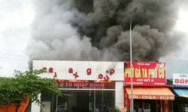 Cháy Showroom ô tô ở Hà Nội