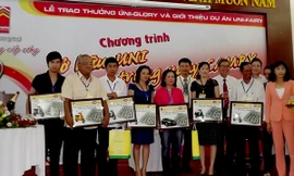 Mua UNI -TOWN, trúng Camry