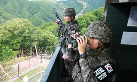Binh sỹ Hàn Quốc canh gác ở Khu phi quân sự (DMZ). (Nguồn: AFP)
