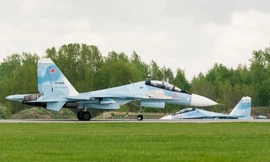 [ẢNH] Tiêm kích Su-35 và Su-30SM 'song kiếm hợp bích'