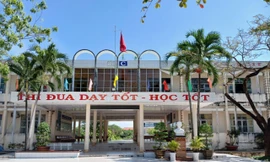 Hiệu trưởng và 2 cấp phó bị xem xét kiểm điểm do giáo viên tố cáo