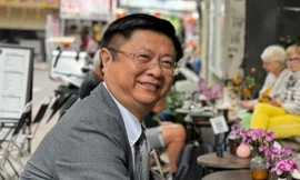 Người có hàm thứ trưởng đầu tiên tự nguyện nghỉ hưu trước tuổi là ai?