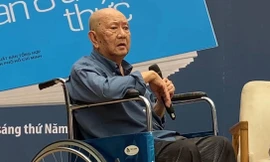 Nghệ sĩ-nhà văn Mạc Can 'định cư' ở... nhà dưỡng lão 