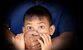 Xôn xao thông tin 'hai thanh niên lạ mặt nghi bắt cóc trẻ em' ở trường học