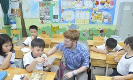 Học sinh tham gia học chương trình tiếng Anh tích hợp với người nước ngoài