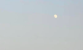 Tại sao đôi khi chúng ta có thể nhìn thấy Mặt trăng vào ban ngày? 