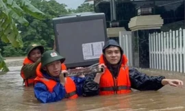 Ba yếu tố khiến bão số 1 ‘nhấn chìm’ miền Trung 