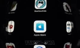 Biểu tượng App Store trên màn hình điện thoại. Ảnh: AFP/TTXVN