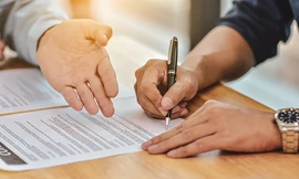 Vay hơn 8 triệu, sau 11 năm bị ngân hàng đòi gần 9 tỷ đồng tiền lãi