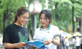 Thí sinh 'thở phào' khi hoàn thành bài thi tổ hợp, cập nhật giải đề 6 môn thi