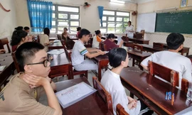 Đà Nẵng: Thí sinh mang theo điện thoại vào phòng thi