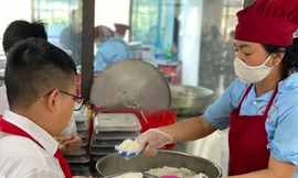 Thủ tướng Phạm Minh Chính: Chăm sóc sức khoẻ tinh thần học sinh ngang với thể chất