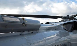 Các vết đạn trên thân máy bay. (Nguồn: AP)