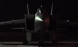 Xem tiêm kích đánh chặn MiG-31 phóng tên lửa huỷ diệt mục tiêu trong đêm