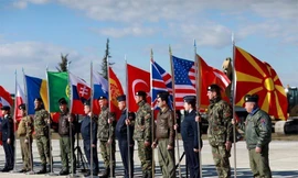 Đại diện các nước tại một buổi lễ khởi động các nỗ lực hiện đại hóa NATO diễn ra tại căn cứ không quân Kuchova ở Albania tháng 1/2022. Ảnh: AA