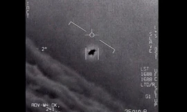 Hình ảnh vật thể bay được phi công hải quân Mỹ nhìn thấy tại Florida vào đầu năm 2015. Ảnh: Bộ Quốc phòng Mỹ.