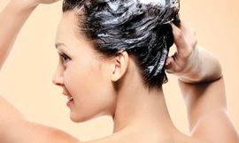 Sai lầm khi gội đầu khiến tóc rụng nhiều 'như lá mùa thu'