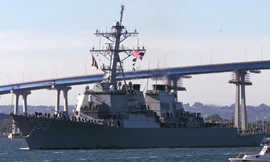 Tàu khu trục tên lửa dẫn đường USS John Paul Jones. Ảnh: Reuters