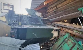 Xe chở hệ thống tên lửa đạn đạo Tochka-U của Belarus mất lái, lao vào nhà dân