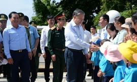 Tổng Bí thư, Chủ tịch nước thăm đảo Cồn Cỏ