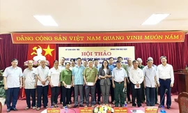 Ủy ban Dân tộc tặng quà cho 20 đại biểu Người có uy tín trong đồng bào DTTS của huyện Chợ Đồn và huyện Chợ Mới