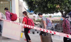 Mục kích những đoàn người rời TP.HCM về quê tránh dịch