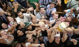 Nghìn người tranh nhau một cốc bia 