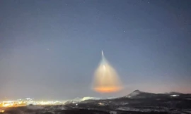 Ánh sáng bí ẩn xuất hiện: UFO hay thiên thạch rơi xuống Trái Đất?