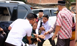 Hiện trường hỗn loạn Bộ trưởng Indonesia bị tấn công bằng dao