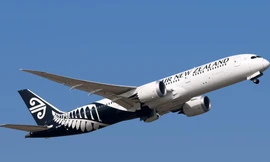 Hi hữu: Máy bay cất cánh 9 tiếng rồi hạ cánh đúng điểm xuất phát