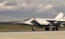 Tiêm kích MiG-31 mô phỏng chiến đấu trong tầng bình lưu