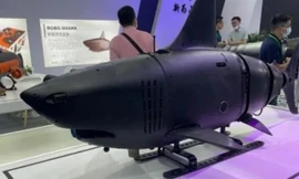 Trung Quốc lần đầu ra mắt loạt robot chiến đấu trên bộ, trên biển và trên không