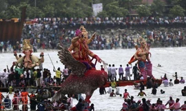 Lật thuyền trong nghi lễ tôn giáo, 13 người chết đuối