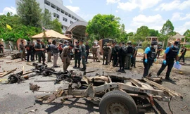 2 vụ nổ bom liên tiếp đã khiến cho 25 người bị thương. Ảnh: Reuters