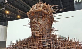 Chàng trai làm tác phẩm tốt nghiệp bằng thép nặng 700 kg để tri ân cha