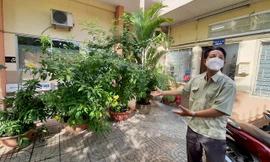 Bảo vệ trường học kể lại giây phút cứu nữ sinh lơ lửng ngoài lan can