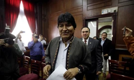 Cựu tổng thống Bolivia Evo Morales đã thề sẽ "tiếp tục chiến đấu" sau khi đặt chân đến Argentina. Ảnh: Reuters.