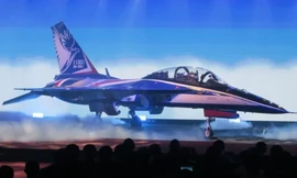 Nguyên mẫu Brave Eagle trong lễ ra mắt hôm 24/9. Ảnh: Kyodo