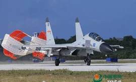 Máy bay chiến đấu J-11 của Trung Quốc hạ cánh xuống đường băng. Ảnh minh họa