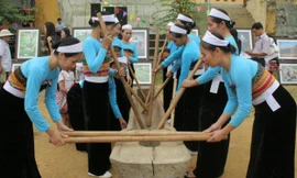 Múa Keeng Loóng - nét văn hóa đặc trưng của dân tộc Thái huyện Mai Châu. Ảnh: Báo Hòa Bình