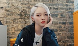 Nhan sắc hoàn mỹ của thần tượng ảo Ayayi, người nổi tiếng thi nhau chụp ảnh cùng