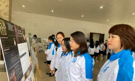 Tạo điều kiện để sinh viên tham gia xây dựng Đảng, xây dựng hệ thống chính trị