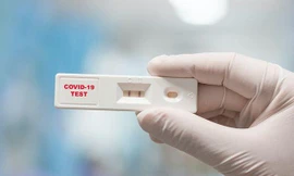 Cẩm nang điều trị F0 tại nhà: Mắc COVID-19 có nên tắm, gội, xông?