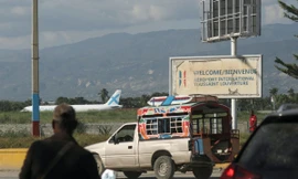 THẾ GIỚI 24H: Mỹ tạm dừng tất cả chuyến bay đến Haiti do hai máy bay bị trúng đạn