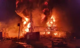 Nổ lớn, cháy lan rộng tại nhà máy hóa chất ở Thái Lan, nhiều người bị thương