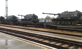 Loạt khí tài quân sự Nga rầm rập tiến về biên giới Ukraine