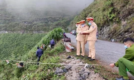 Xe Kia Morning lao xuống vực sâu Mã Pì Lèng, 3 người tử vong