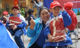 Mang tiếng cười đến trẻ khuyết tật trường Chuyên biệt Bình Minh